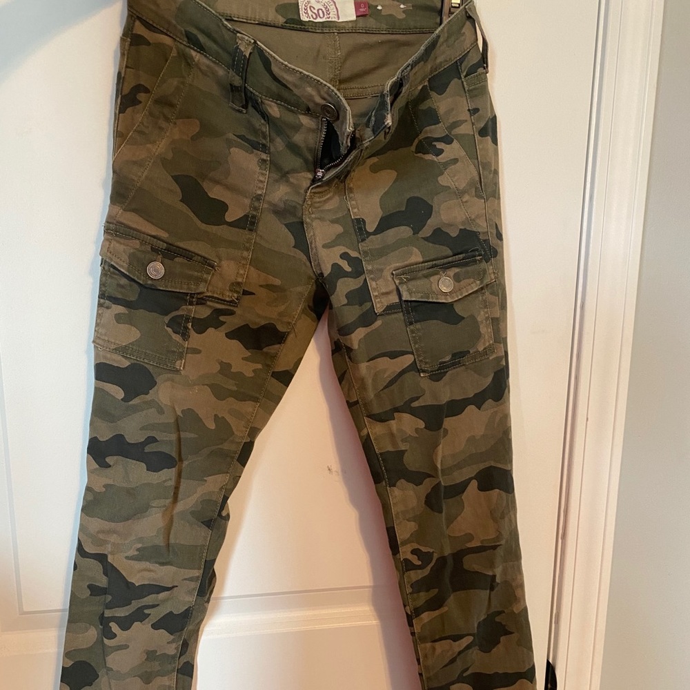 Skinny camo cargo jeans